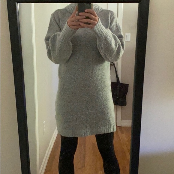 Ultra cozy Guess sweater dress - Picture 5 of 6
